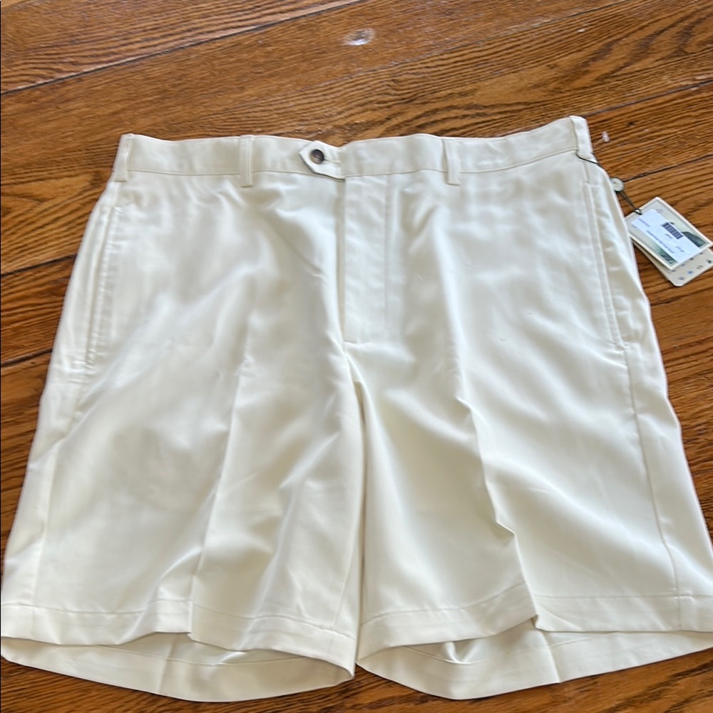 Donald Ross Men’s flat front shorts. Color is Wheat (pale butter yellow) Size 36